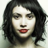 Mulher bonita nova com penteado estrito imagem de stock Mulher bonita nova com penteado estrito imagem de stock