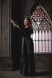 Mulher com cabelo vermelho na vestidura real imagens de stock royalty free Mulher com cabelo vermelho na vestidura real imagens de stock royalty free