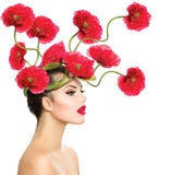 Mulher com Poppy Flowers vermelha fotos de stock Mulher com Poppy Flowers vermelha fotos de stock
