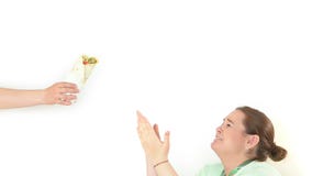 Mulher corpulento que tem o apego ao alimento insalubre filme Mulher corpulento que tem o apego ao alimento insalubre filme