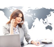 Mulher de negócios bonita que responde a chamadas internacionais Imagens de Stock Mulher de negócios bonita que responde a chamadas internacionais Imagens de Stock