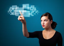 Mulher de negócios que pressiona a elevação - tipo da tecnologia de botões modernos fotografia de stock royalty free Mulher de negócios que pressiona a elevação - tipo da tecnologia de botões modernos fotografia de stock royalty free