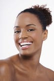 Mulher de sorriso com pele perfeita fotografia de stock royalty free Mulher de sorriso com pele perfeita fotografia de stock royalty free
