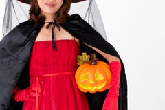 Mulher na abóbora vermelha da terra arrendada do traje, tiro do estúdio do retrato no wh imagem de stock Mulher na abóbora vermelha da terra arrendada do traje, tiro do estúdio do retrato no wh imagem de stock