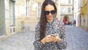 Mulher que anda na cidade Turista atrativo novo fora na cidade europeia filme Mulher que anda na cidade Turista atrativo novo fora na cidade europeia filme
