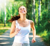 Mulher running que movimenta-se imagens de stock royalty free Mulher running que movimenta-se imagens de stock royalty free
