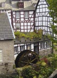 Mulino a acqua storico in Monschau, Germania fotografia stock Mulino a acqua storico in Monschau, Germania fotografia stock