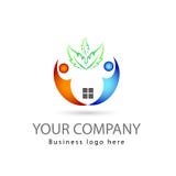 Multicolor del trabajo del equipo dos personas junto en el fondo blanco con el logotipo verde del vector del margen de las hojas libre illustration Multicolor del trabajo del equipo dos personas junto en el fondo blanco con el logotipo verde del vector del margen de las hojas libre illustration