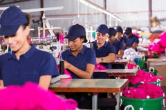 Multiraciale fabrieksarbeiders stock fotografie Multiraciale fabrieksarbeiders stock fotografie