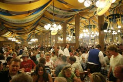 MUNICH, ALEMANIA - Octoberfest MUNICH, ALEMANIA - Octoberfest