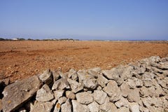 Mur de roche devant un gisement d'argile ?le de Favignana La Sicile, Italie images libres de droits Mur de roche devant un gisement d'argile ?le de Favignana La Sicile, Italie images libres de droits