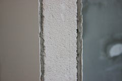 Mur des blocs de gaz, plâtré et plâtré préparation des murs pour finir Réparation et construction image libre de droits Mur des blocs de gaz, plâtré et plâtré préparation des murs pour finir Réparation et construction image libre de droits