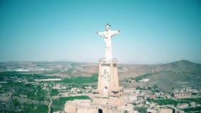 MURCIA, ΙΣΠΑΝΙΑ - 24 ΣΕΠΤΕΜΒΡΊΟΥ 2018 Εναέρια άποψη του αγάλματος Χριστού και Castillo de Monteagudo απόθεμα βίντεο MURCIA, ΙΣΠΑΝΙΑ - 24 ΣΕΠΤΕΜΒΡΊΟΥ 2018 Εναέρια άποψη του αγάλματος Χριστού και Castillo de Monteagudo απόθεμα βίντεο