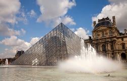 Museo del Louvre, París Imagen de archivo libre de regalías Museo del Louvre, París Imagen de archivo libre de regalías