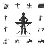 musicista che gioca l'icona del sintetizzatore Insieme dettagliato delle icone di musica Progettazione grafica di qualità premio illustrazione di stock musicista che gioca l'icona del sintetizzatore Insieme dettagliato delle icone di musica Progettazione grafica di qualità premio illustrazione di stock