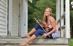 Musikserie - utomhus- fiol- eller lurendrejerispelare arkivbild Musikserie - utomhus- fiol- eller lurendrejerispelare arkivbild