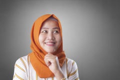 Muslimah Businesswoman Thinking Something, Having Bright Idea royalty free stock image Muslimah Businesswoman Thinking Something, Having Bright Idea royalty free stock image