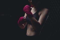 Muttahida Majlis-E-Amal di Boxing dell'atleta della ragazza fotografie stock Muttahida Majlis-E-Amal di Boxing dell'atleta della ragazza fotografie stock