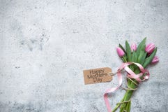 Muttertagesgeschenkblumen Lizenzfreie Stockfotos Muttertagesgeschenkblumen Lizenzfreie Stockfotos
