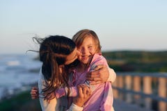 Muttertochterliebe Lizenzfreies Stockbild Muttertochterliebe Lizenzfreies Stockbild