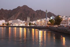 Muttrah Corniche en la oscuridad, moscatel Muttrah Corniche en la oscuridad, moscatel