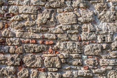Muur van grote stenen en gebroken bakstenen royalty-vrije stock fotografie Muur van grote stenen en gebroken bakstenen royalty-vrije stock fotografie