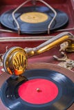 Muy cerca encima de la opinión sobre el gramófono foto de archivo libre de regalías Muy cerca encima de la opinión sobre el gramófono foto de archivo libre de regalías