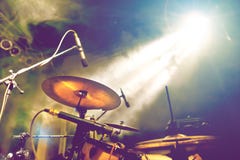 Muzikale prestaties op stadium De recreatie en de muziek tonen stock afbeelding Muzikale prestaties op stadium De recreatie en de muziek tonen stock afbeelding