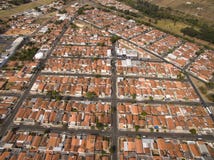 Mycket liten stad i Sao Paulo, Brasilien Sydamerika royaltyfri bild Mycket liten stad i Sao Paulo, Brasilien Sydamerika royaltyfri bild