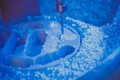 Máquina de trituração dental que cinzela para fora a forma dos dentes humanos Imagem de Stock Máquina de trituração dental que cinzela para fora a forma dos dentes humanos Imagem de Stock
