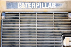 Máquina del amarillo del dormilón de la niveladora de Caterpillar parqueada Imagenes de archivo Máquina del amarillo del dormilón de la niveladora de Caterpillar parqueada Imagenes de archivo