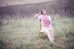 Mädchen auf einem Gebiet Mädchen auf einem Gebiet