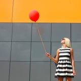 Mädchen mit Ballon lizenzfreie stockfotos Mädchen mit Ballon lizenzfreie stockfotos