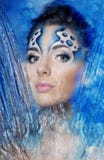 Mädchen mit Verfassung in Form von Wasser und Luftblasen Lizenzfreie Stockfotografie Mädchen mit Verfassung in Form von Wasser und Luftblasen Lizenzfreie Stockfotografie