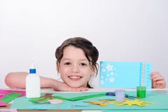 Mädchen und ihr Arbeitsplatz lizenzfreies stockfoto Mädchen und ihr Arbeitsplatz lizenzfreies stockfoto