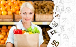 Mädchenhandtasche mit Frischgemüse lizenzfreie stockfotografie Mädchenhandtasche mit Frischgemüse lizenzfreie stockfotografie