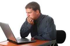Männlicher Geschäftsmann mit Laptop lizenzfreies stockbild Männlicher Geschäftsmann mit Laptop lizenzfreies stockbild