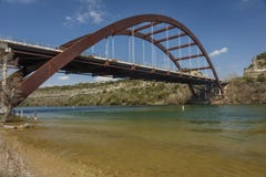 2. März 2018 Brücke Pennybacker 360, Austin, MoveOutdoorsPhotographyPole, RoadFamous lizenzfreie stockfotos 2. März 2018 Brücke Pennybacker 360, Austin, MoveOutdoorsPhotographyPole, RoadFamous lizenzfreie stockfotos