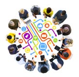 Mång--etniskt folk som använder Digital apparater Mång--etniskt folk som använder Digital apparater