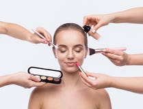 Många händer som gör makeup som isoleras på vit fotografering för bildbyråer Många händer som gör makeup som isoleras på vit fotografering för bildbyråer