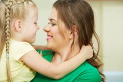 Mère avec le daughther image libre de droits Mère avec le daughther image libre de droits