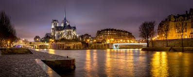 Même panoramique de Notre Dame de Paris Cathedral sur Ile de La Cite avec la Seine france Images stock Même panoramique de Notre Dame de Paris Cathedral sur Ile de La Cite avec la Seine france Images stock