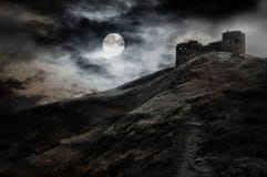 mörk fästningmoonnatt