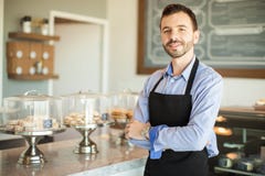 Męski właściciel biznesu w piekarni fotografia stock Męski właściciel biznesu w piekarni fotografia stock