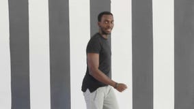 Młodego modnisia przystojnego afroamerican murzyna hip hop dancingowy styl zbiory Młodego modnisia przystojnego afroamerican murzyna hip hop dancingowy styl zbiory