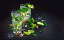 Na stole Mojito koktajl Obraz Royalty Free Na stole Mojito koktajl Obraz Royalty Free