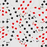 Naadloos patroon met speelkaarten in chaos Kaartdek herhaalde achtergrond royalty-vrije illustratie Naadloos patroon met speelkaarten in chaos Kaartdek herhaalde achtergrond royalty-vrije illustratie