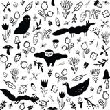 Naadloos zwart-wit patroon met dieren, bloemen, bessen, paddestoelen en insecten royalty-vrije illustratie Naadloos zwart-wit patroon met dieren, bloemen, bessen, paddestoelen en insecten royalty-vrije illustratie