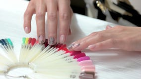 Naakte manicure met zwart kant Naakte manicure met zwart kant