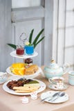 Nachmittagstee Teeparty mit Einhorn macarons, Scones, Bäckereien stockfoto Nachmittagstee Teeparty mit Einhorn macarons, Scones, Bäckereien stockfoto